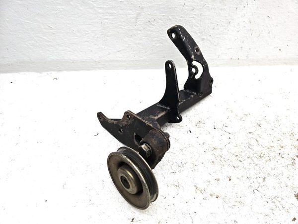 1980 Mercedes-Benz 450SL A/c Compressor Bracket — photo 1