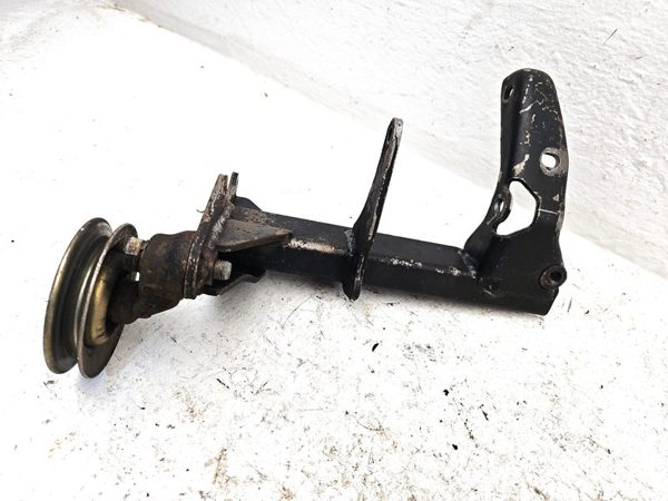 1980 Mercedes-Benz 450SL A/c Compressor Bracket — photo 2