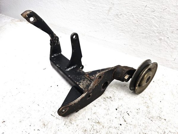 1980 Mercedes-Benz 450SL A/c Compressor Bracket — photo 4
