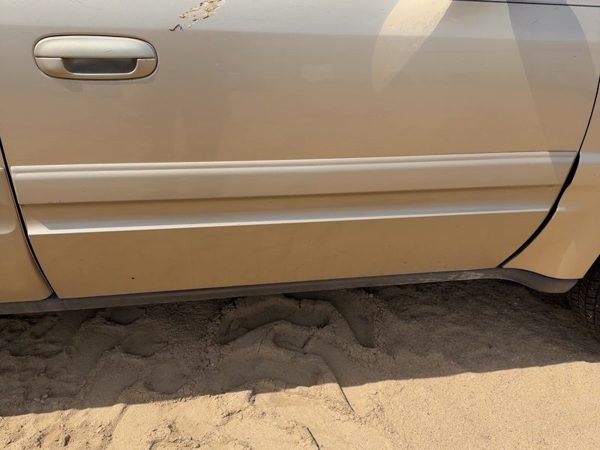 04-07 Rainier Passenger Right Front Moulding From Door Trim Strip Cashmere 15U — photo 1