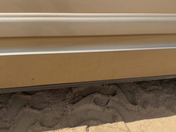 04-07 Rainier Passenger Right Front Moulding From Door Trim Strip Cashmere 15U — photo 2