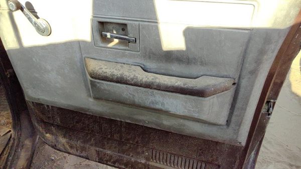 81-91 Gmc Sierra C3500 Passenger Right Front Door Trim Panel Red — photo 6