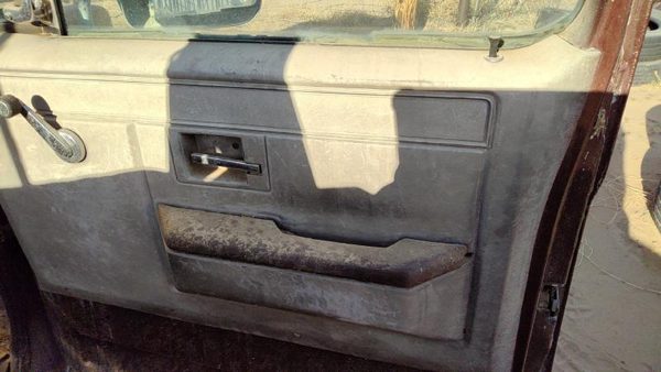 81-91 Gmc Sierra C3500 Passenger Right Front Door Trim Panel Red — photo 2