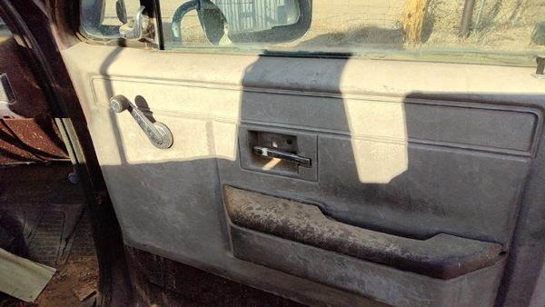 81-91 Gmc Sierra C3500 Passenger Right Front Door Trim Panel Red — photo 4