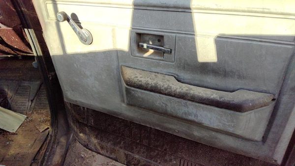 81-91 Gmc Sierra C3500 Passenger Right Front Door Trim Panel Red — photo 5