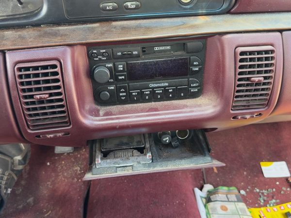 1994-1995 Olds Eighty Eight Trim Bezel Around Radio Surround Dash Panel Oem Red — photo 3