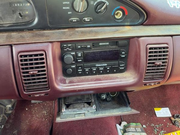 1994-1995 Olds Eighty Eight Trim Bezel Around Radio Surround Dash Panel Oem Red — photo 4