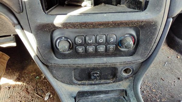 00-05 Bonneville Temperature Control Module In Dash Heater Ac Head Unit Oem — photo 2