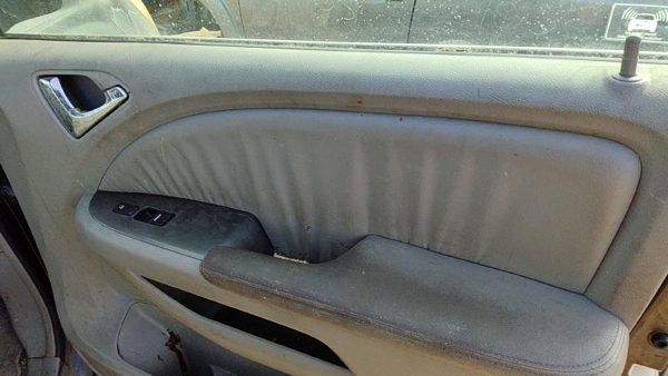 2005-2007 Honda Odyssey Passenger Right Front Door Trim Panel With Switches Gray — photo 3