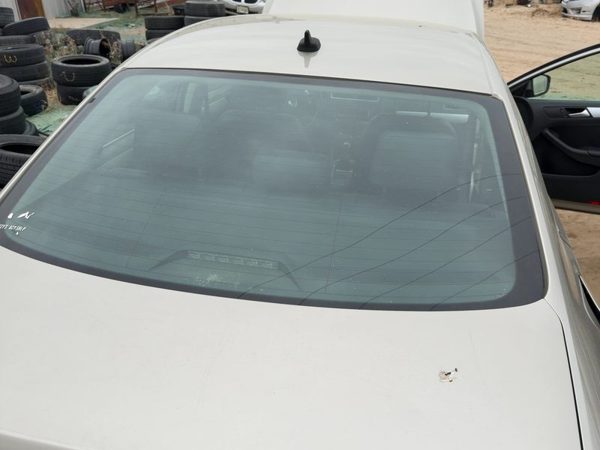 2011-2018 Vw Jetta Back Glass Rear Window Oem 5C6845051 — photo 2