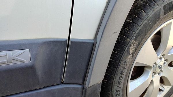 2012 Subaru Legacy Fender Moulding RH — photo 3