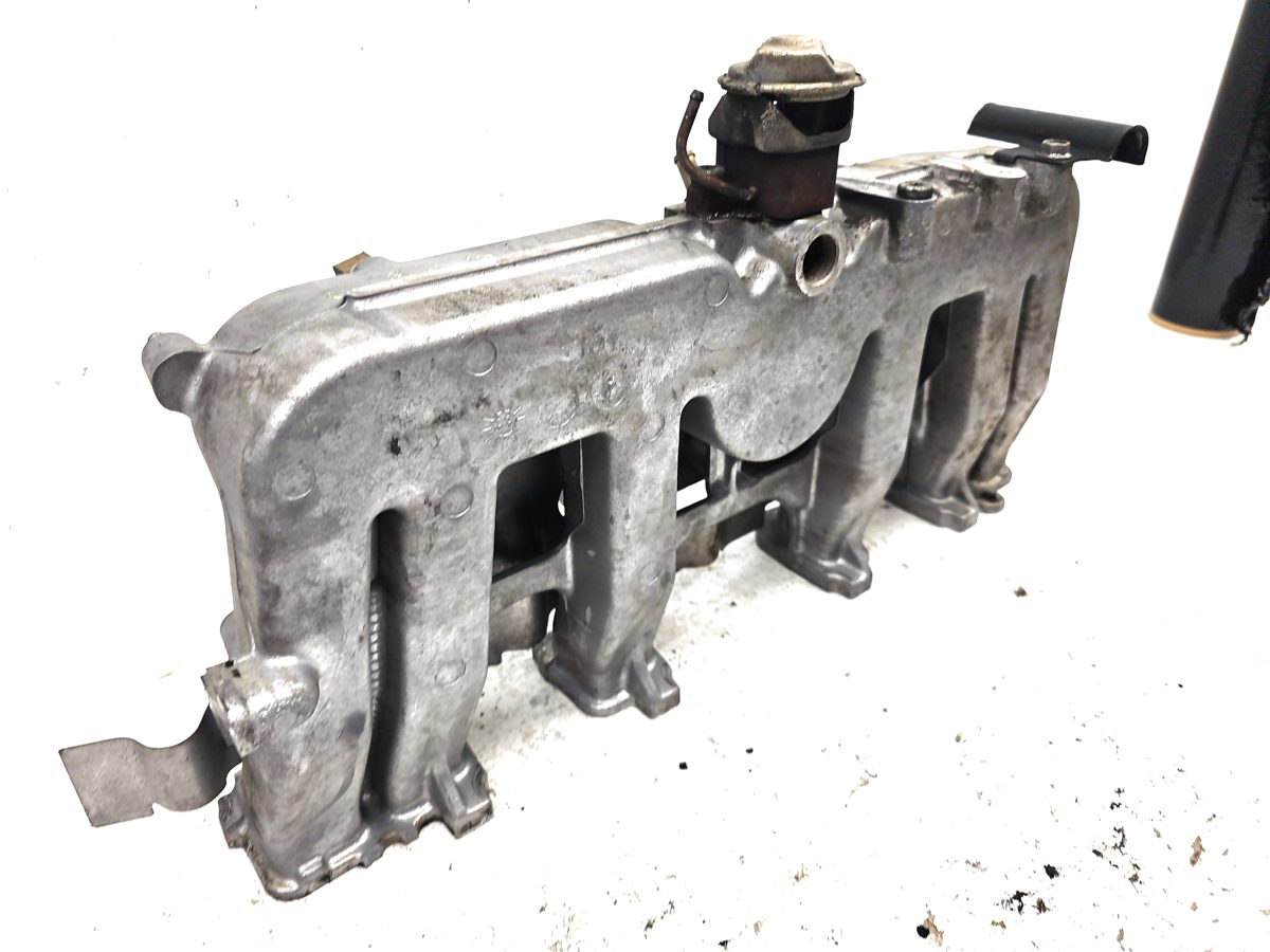 1988 Jeep Cherokee Intake Manifold