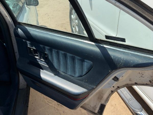 92-95 Eighty Eight Passenger Right Rear Door Trim Panel With Switches Back Blue — photo 1
