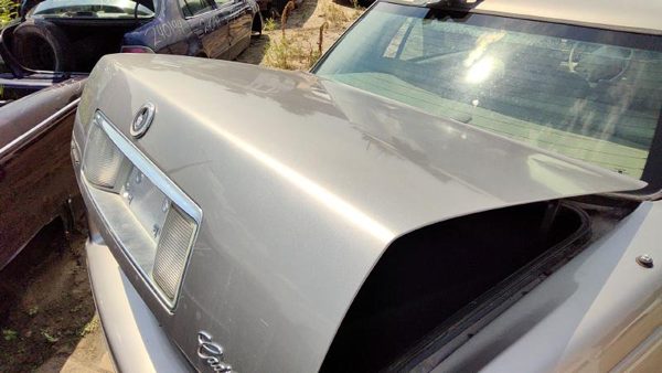 1999 Cadillac DeVille Trunk/decklid/hatch/tailgate 46A Beige — photo 3