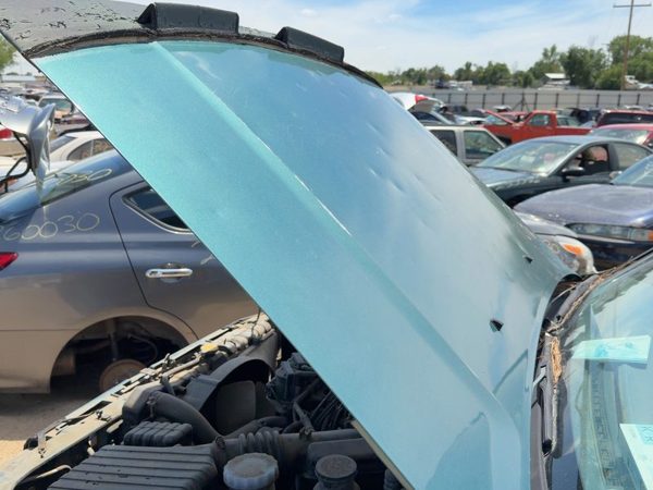 1995 Isuzu Rodeo Hood Green 732 — photo 1