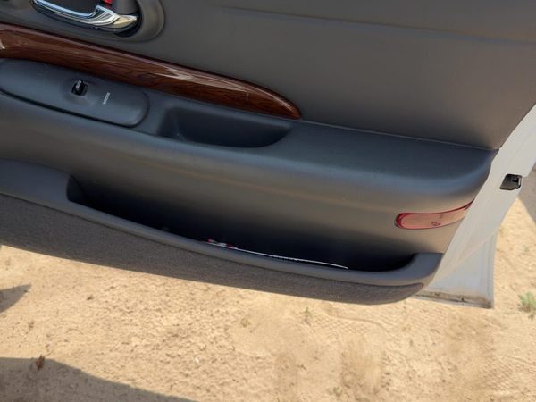 04-05 Buick Lesabre Passenger Right Front Door Trim Panel With Switches Gray 93C — photo 2