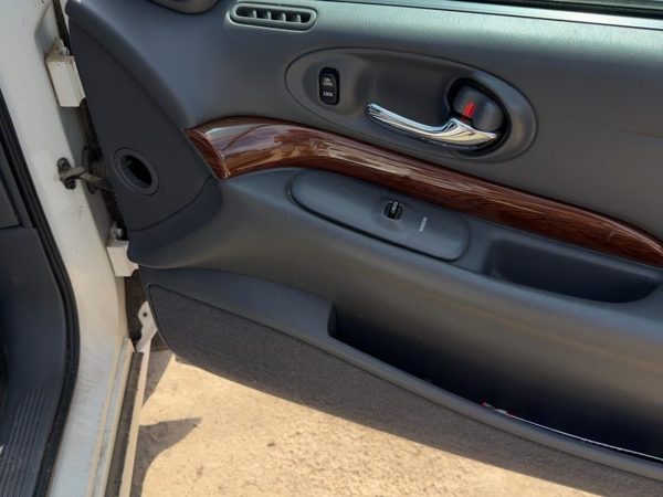 04-05 Buick Lesabre Passenger Right Front Door Trim Panel With Switches Gray 93C — photo 3