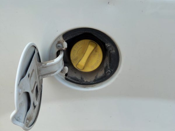 2012-2016 Chrysler Town & Country Fuel Filler Neck Assembly With Gas Cap Oem — photo 2