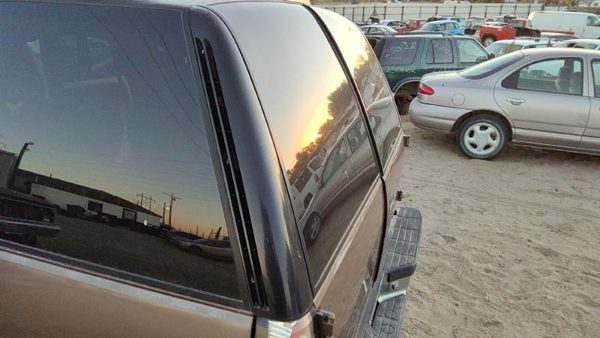 1992-1994 Chevy Suburban Driver Left Rear Moulding On Corner Panel Oem — photo 3