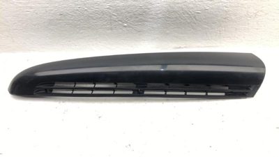 1992-1994 Chevy Suburban Driver Left Rear Moulding On Corner Panel Oem