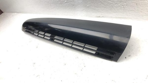 1992-1994 Chevy Suburban Driver Left Rear Moulding On Corner Panel Oem — photo 4