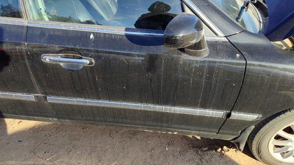 2005 Hyundai XG350 Front Door RH Black — photo 4