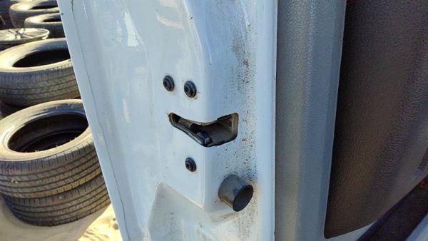 08-16 Ford F250 Driver Left Front Door Latch With Rods/Cables 6.7L Powerstroke — photo 1