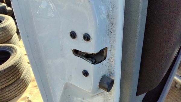 08-16 Ford F250 Driver Left Front Door Latch With Rods/Cables 6.7L Powerstroke — photo 3