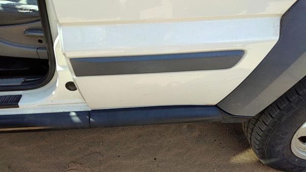 05-06 Jeep Liberty Driver Left Rear Moulding From Door Oem Back Trim Strip — photo 2