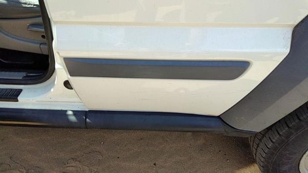 05-06 Jeep Liberty Driver Left Rear Moulding From Door Oem Back Trim Strip — photo 3