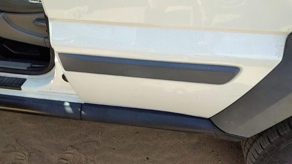 05-06 Jeep Liberty Driver Left Rear Moulding From Door Oem Back Trim Strip — photo 4