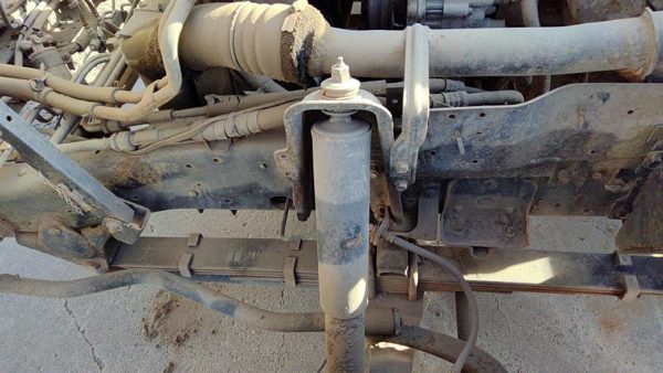 92-98 Isuzu Npr Driver Left Upper Shock Mount Brace Bracket Oem 4Bd2 3.9L — photo 2