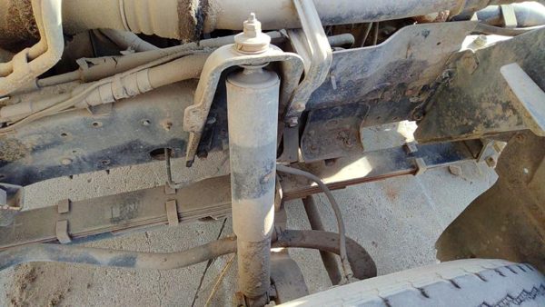92-98 Isuzu Npr Driver Left Upper Shock Mount Brace Bracket Oem 4Bd2 3.9L — photo 5