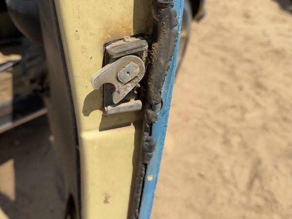 1971 Vw Super Beetle Passenger Right Front Door Latch With Rods/Cables Oem — photo 2