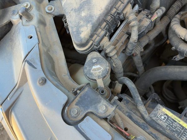 04-09 Cadillac Srx Windshield Washer Fluid Reservoir With Pump Oem Wiper Tank — photo 2