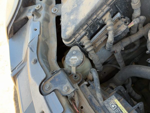 04-09 Cadillac Srx Windshield Washer Fluid Reservoir With Pump Oem Wiper Tank — photo 4