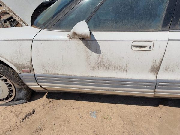 1993 Oldsmobile 88 Front Door LH White — photo 2