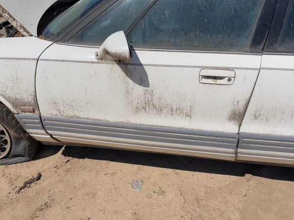 1993 Oldsmobile 88 Front Door LH White — photo 3