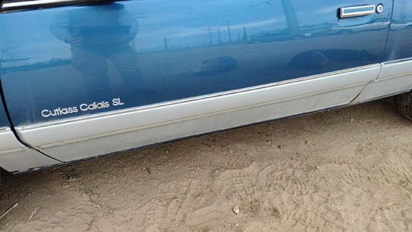 89-91 Olds Cutlass Calais Driver Left Front Moulding From Door Trim Blue 2 Door — photo 1
