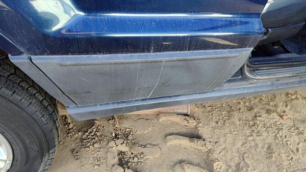 03-04 Grand Cherokee Passenger Right Rear Moulding From Door Back Trim Strip — photo 2