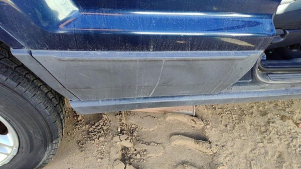 03-04 Grand Cherokee Passenger Right Rear Moulding From Door Back Trim Strip — photo 3