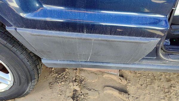 03-04 Grand Cherokee Passenger Right Rear Moulding From Door Back Trim Strip — photo 4