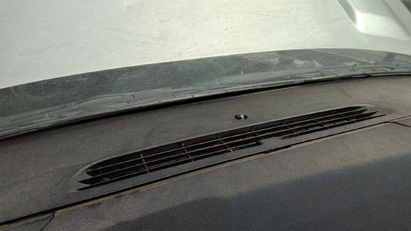 2010 Chevy Tahoe Dash Panel Black Top Few Clips Damaged — photo 3
