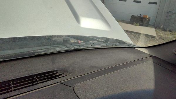 2010 Chevy Tahoe Dash Panel Black Top Few Clips Damaged — photo 4