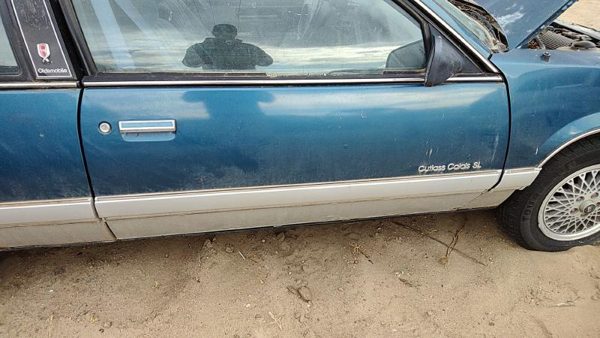 1989 Olds Calais Front Door RH Blue — photo 1