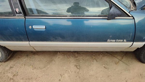 1989 Olds Calais Front Door RH Blue — photo 3