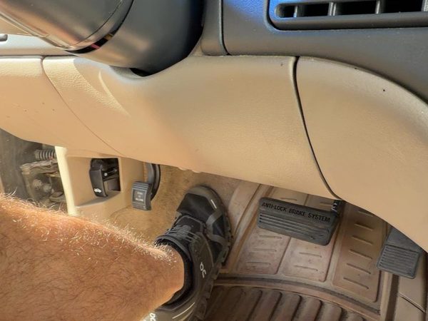 94-99 Pontiac Bonneville Lower Dash Under Column Knee Bolster Trim Panel Oem Tan — photo 4