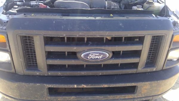 2011 Ford E-350 Super Duty Grille Van E350 Bottom Corner Cracked — photo 2