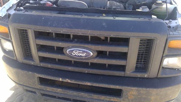2011 Ford E-350 Super Duty Grille Van E350 Bottom Corner Cracked — photo 4
