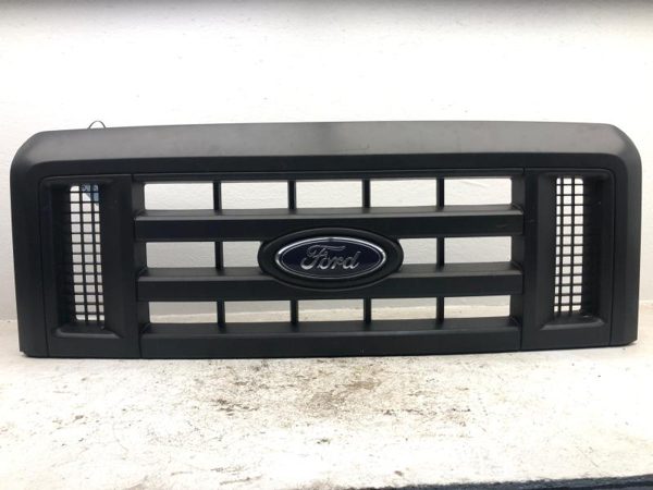 2011 Ford E-350 Super Duty Grille Van E350 Bottom Corner Cracked — photo 1